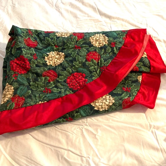 Vintage Christmas Tree Skirt - Picture 2 of 3